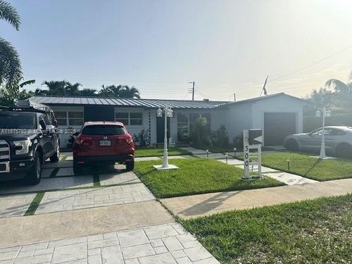 300 Nw 77th Way, Pembroke Pines, FL, 33024-7051 | Card Image
