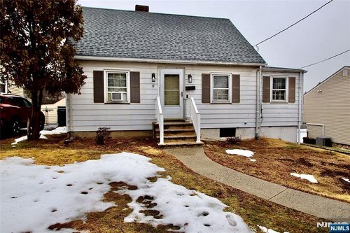18 Durrell St, Verona, NJ, 07044-1722 | Card Image