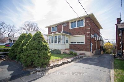 415 Chatham St, Home with 4 bedrooms, 3 bathrooms and 5 parking in Brantford ON | Image 2