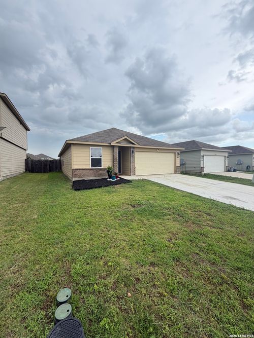 14616 Stable Spgs, Elmendorf, TX, 78112-6300 | Card Image