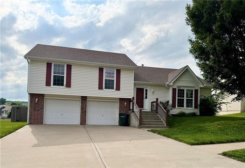 3918 Dixie Dr, Leavenworth, KS, 66048-5371 | Card Image