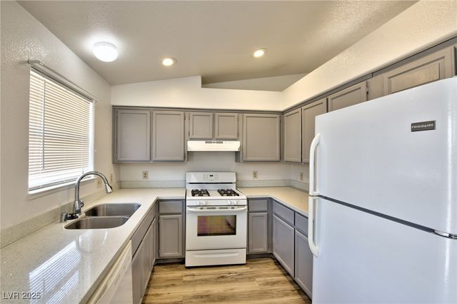 UNIT-201 - 8004 Cetus Cir, Condo with 3 bedrooms, 2 bathrooms and null parking in Las Vegas NV | Image 6