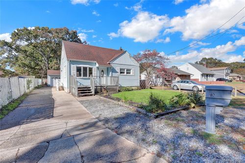 182 Lexington Rd, Shirley, NY, 11967-3212 | Card Image