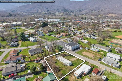 88 Brook St, Waynesville, NC, 28786-1912 | Card Image