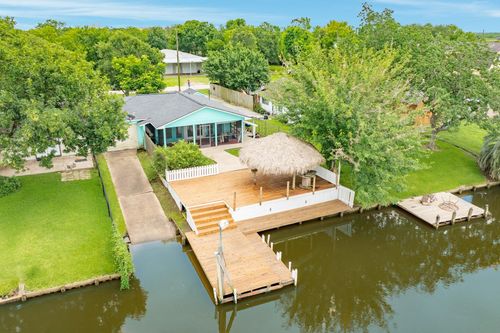 127 Bastrop Bayou Dr, Angleton, TX, 77515-8371 | Card Image