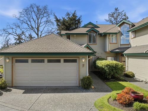 7-520 Marsett Pl, Victoria, BC, V8Z7J1 | Card Image