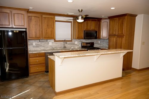 b-494 Harris Ave, Middlesex, NJ, 08846-2011 | Card Image