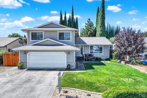 214 Gentry Cir, Vacaville, CA, 95687-5918 | Card Image