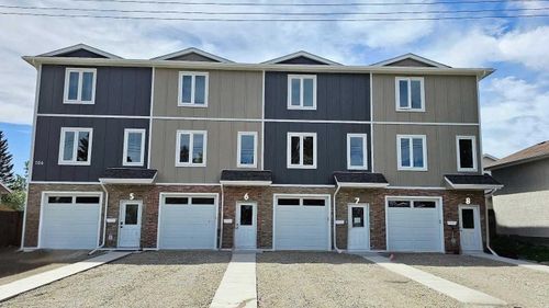 6-106 4 Street Nw, Sundre, AB, T0M1X0 | Card Image