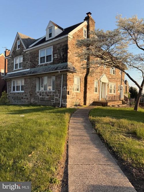 800 Unruh Ave, PHILADELPHIA, PA, 19111-4830 | Card Image
