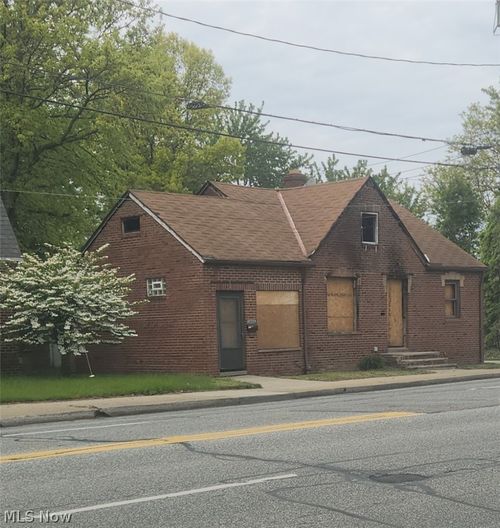 3080 Warren Road, Cleveland, OH, 44111 | Card Image