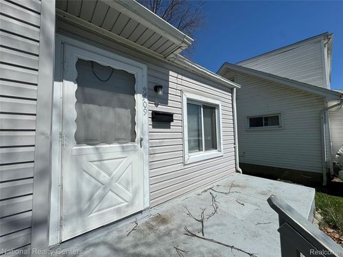 8709 Toepfer Rd, Warren, MI, 48089-4001 | Card Image