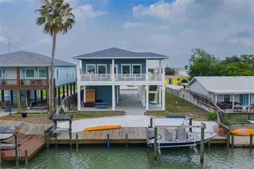 125 Port Ave, Rockport, TX, 78382-9407 | Card Image