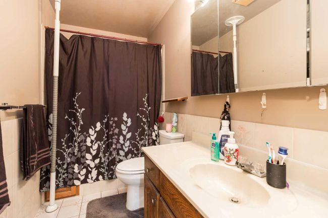 518 12 Street S, Home with 4 bedrooms, 2 bathrooms and 4 parking in Lethbridge AB | Image 15