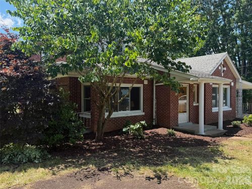 654 Ratcliff Cove Rd, Waynesville, NC, 28786-3546 | Card Image