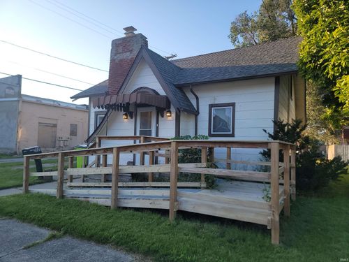 109 E Oak St, Butler, IN, 46721-1449 | Card Image