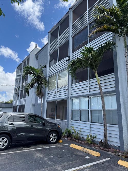 403-7105 W 13th Ave, Hialeah, FL, 33014-4563 | Card Image