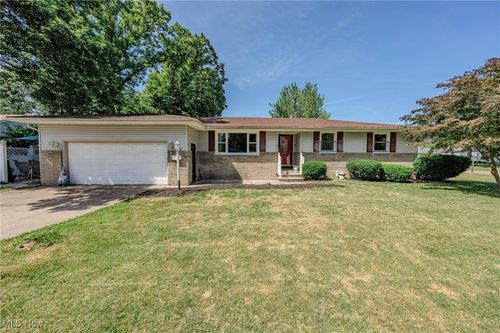 2735 Larkmoor St, Lorain, OH, 44052-3165 | Card Image