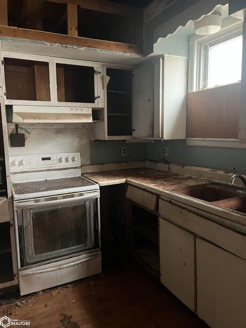 1516 N 9th St, Burlington, IA, 52601-4730 | Card Image