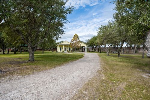 1630 16th St, Rockport, TX, 78382-7402 | Card Image