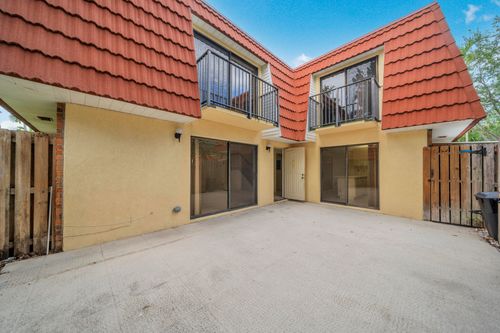 713 Nw 99th Cir, Plantation, FL, 33324-4910 | Card Image