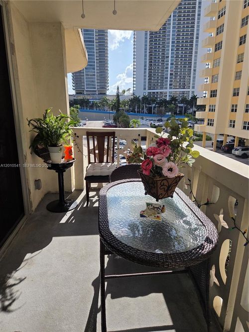 325-1817 S Ocean Dr, Hallandale Beach, FL, 33009-4936 | Card Image