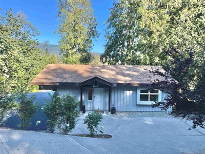 6018 Fairway Ave, House other with 4 bedrooms, 3 bathrooms and 3 parking in Sechelt BC | Image 1