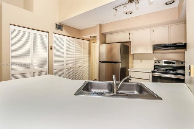 0 - 444 Se 14th St, Townhouse with 2 bedrooms, 2 bathrooms and null parking in Dania Beach FL | Image 12