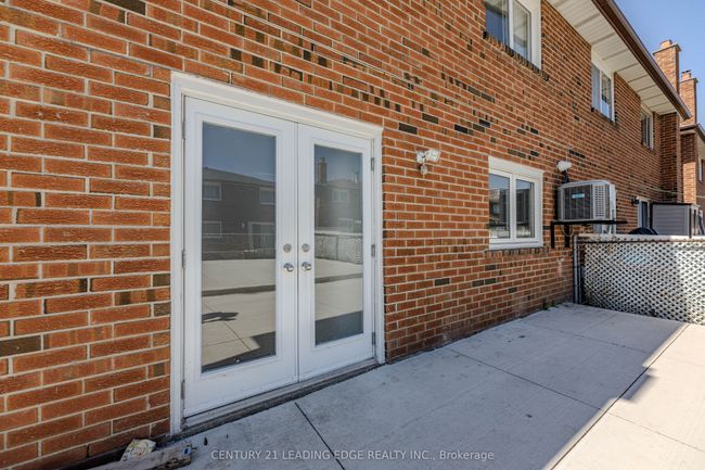 28 Sawmill Rd, House attached with 4 bedrooms, 3 bathrooms and 3 parking in North York ON | Image 27