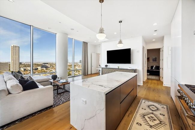 APT-17D - 2727 Kirby Dr, Condo with 2 bedrooms, 3 bathrooms and 3 parking in Houston TX | Image 6