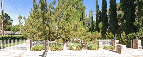 23035 Calvert St, Woodland Hills, CA, 91367-3208 | Card Image