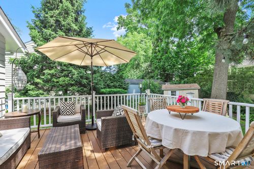 8 Willow Ln, Old Greenwich, CT, 06870-1917 | Card Image