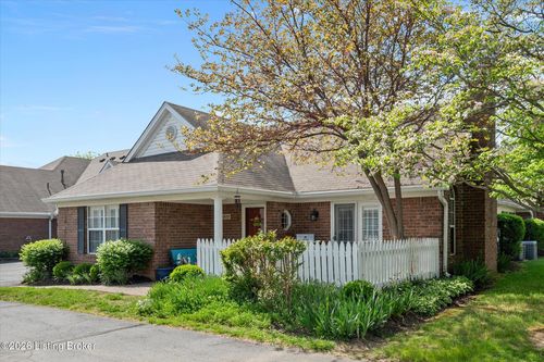 8405 Fox Pointe Pl, Lyndon, KY, 40242 | Card Image