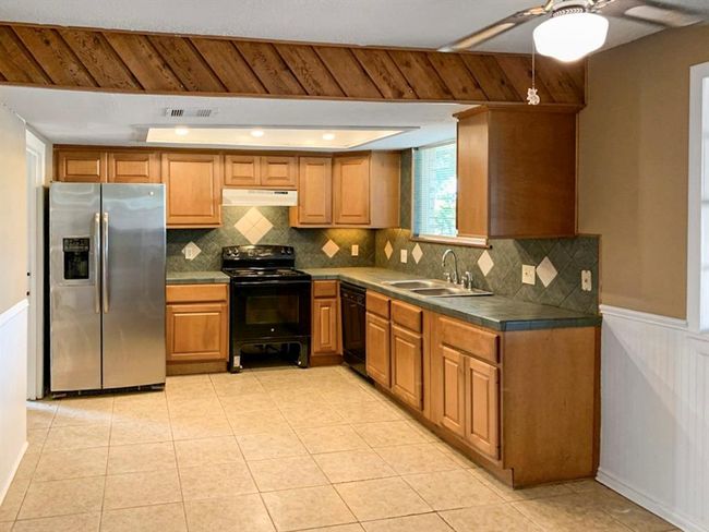 10411 Overview Dr, House other with 3 bedrooms, 2 bathrooms and 2 parking in Sugar Land TX | Image 4