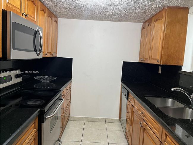 101 - 1340 W 41st St, Condo with 3 bedrooms, 3 bathrooms and null parking in Hialeah FL | Image 4