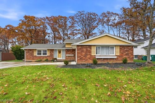 7659 Edgewood Ln, Seven Hills, OH, 44131-5937 | Card Image