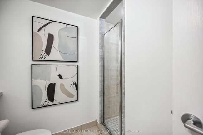 1913 - 18 Yonge St, Condo with 2 bedrooms, 2 bathrooms and null parking in Toronto ON | Image 6