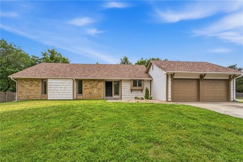 219 Nw Redwood Ct, Lee's Summit, MO, 64064-3011 | Card Image