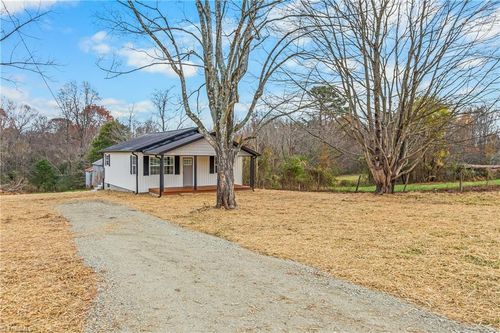 5420 Us Highway 21, Jonesville, NC, 28642-9110 | Card Image