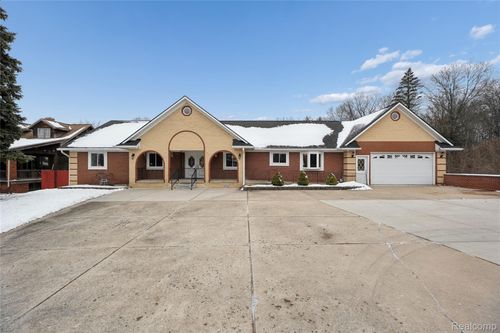 24700 West Rd, BROWNSTOWN TWP, MI, 48134-9241 | Card Image