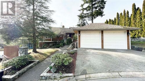 6680 Lydia Pl, Brentwood Bay, BC, V8M1A1 | Card Image