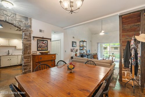 57-5701 Coach Gate Wynde, Louisville, KY, 40207-2283 | Card Image