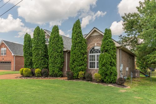206 Kiowa Ct, White House, TN, 37188-4329 | Card Image