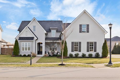 213 Broadgreen Ln, Nolensville, TN, 37135-2988 | Card Image