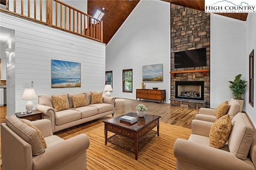 230 Woodbriar Dr, Sugar Grove, NC, 28679-8102 | Card Image