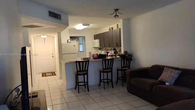 APT-210 - 7925 Colony Cir S, Condo with 2 bedrooms, 2 bathrooms and null parking in Tamarac FL | Image 4