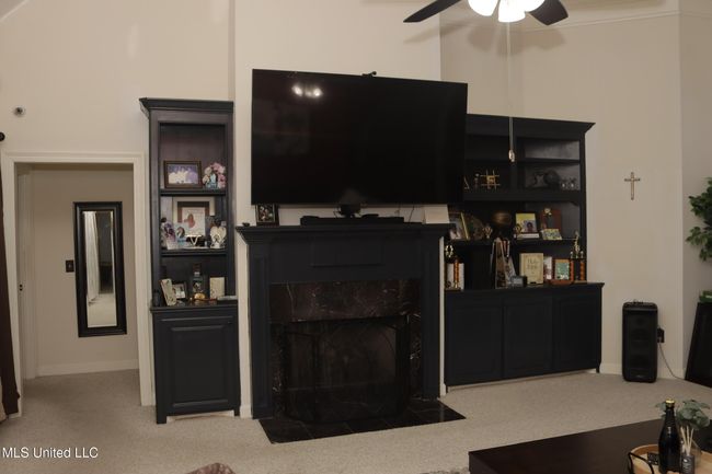 Living Room | Image 7