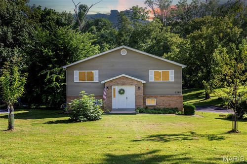 1209 Woodcrest Ln, Hazelwood, MO, 63042-1251 | Card Image