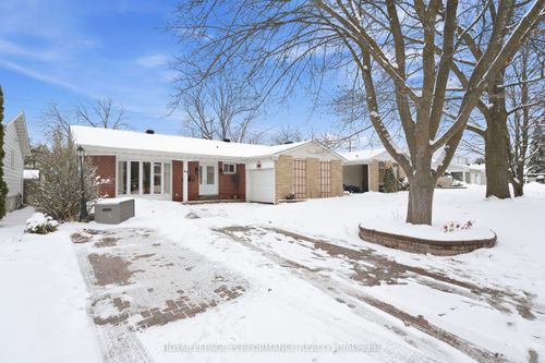 62 Bearbrook Rd, Gloucester, ON, K1B3E2 | Card Image