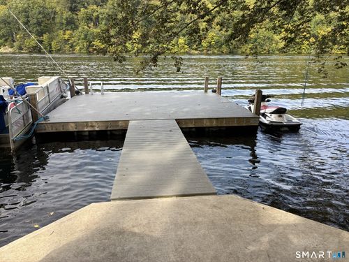 11 Mohawk Trl, Sandy Hook, CT, 06482-1438 | Card Image